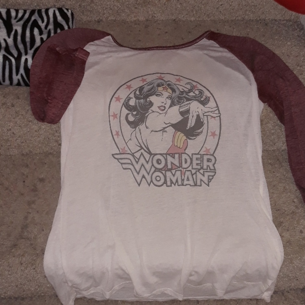 LADIES♥️ WONDER WOMAN DISTRESSED TEE